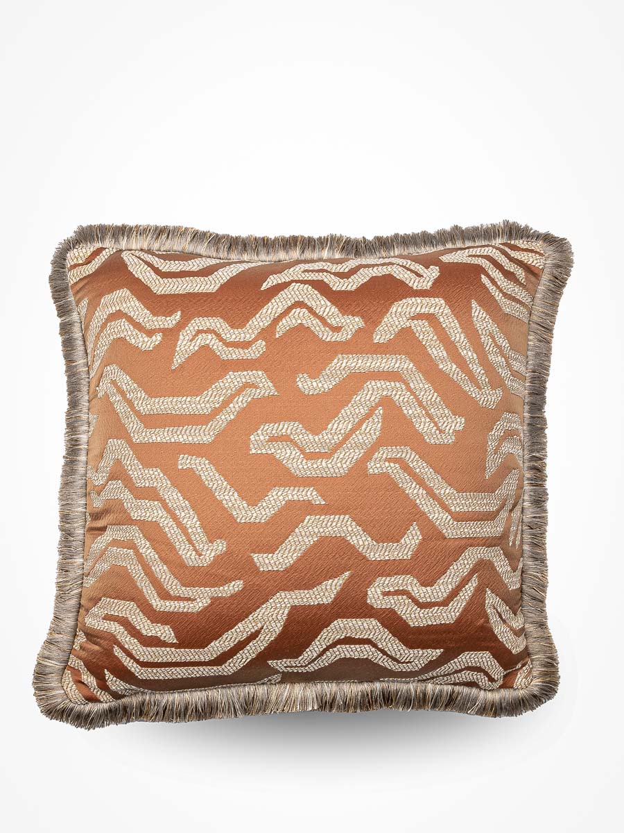 Luxe Pierre Frey sierkussen met fringe in Peche, 45x45 cm, hoogwaardige afwerking